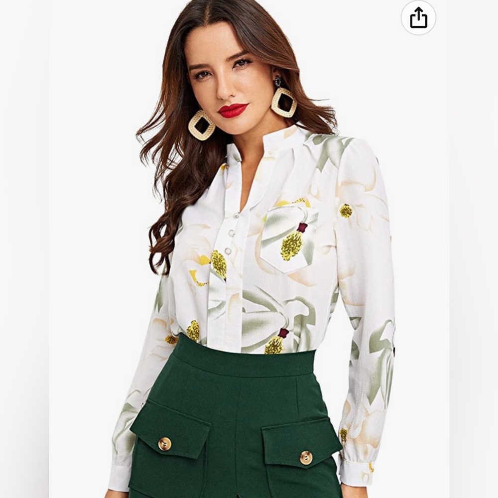 Like new, 100% polyester - very light material.